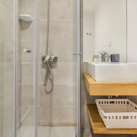 Santos Modern Flat *